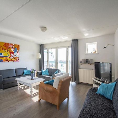 An Apartment That Is Attractively Furnished Джулианадорп Екстериор снимка